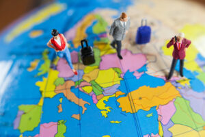 miniature-people-travelling-globe